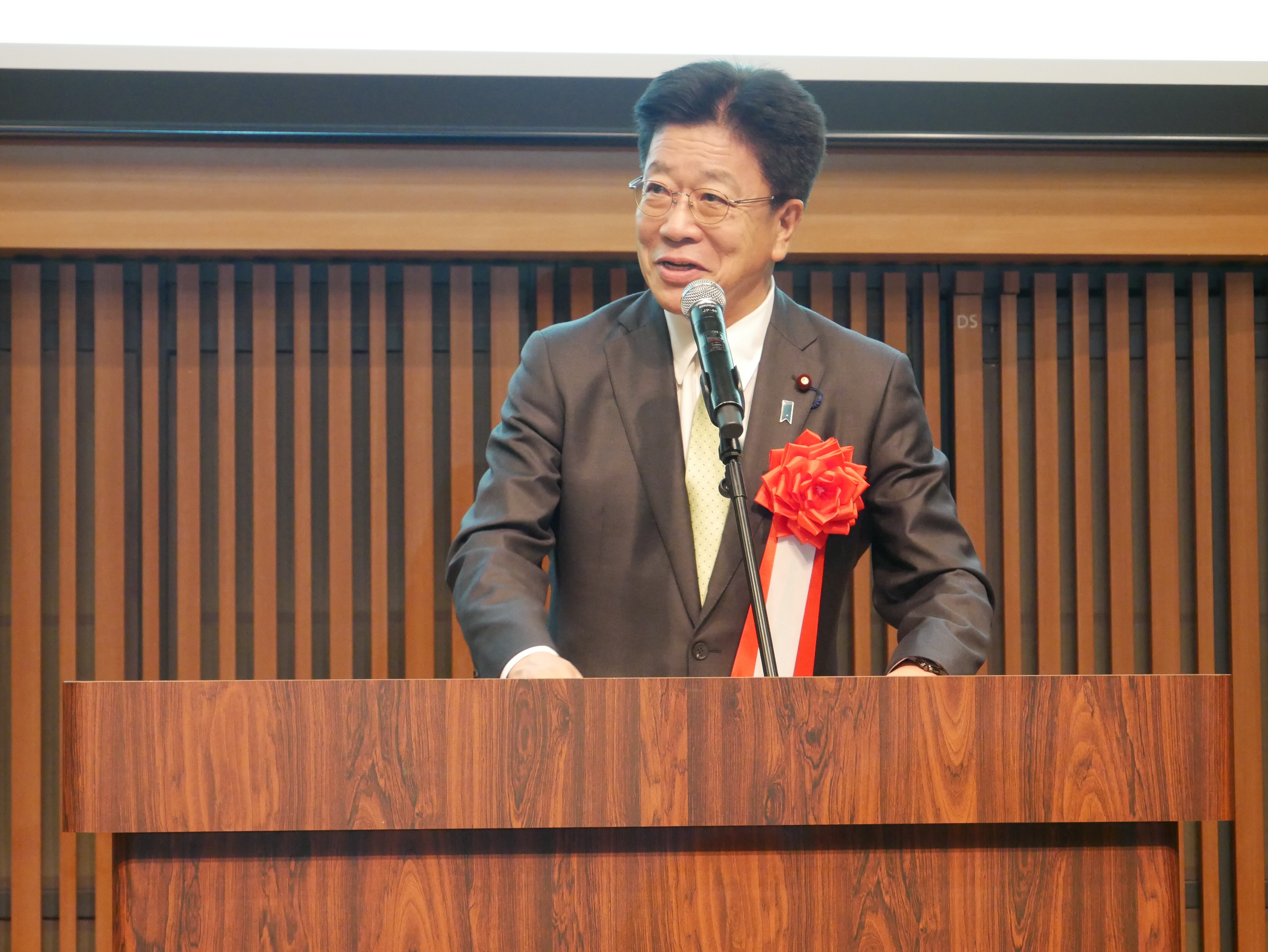 加藤勝信金融担当大臣（当時）